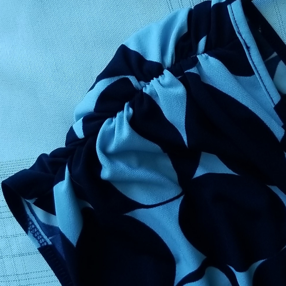 Geometric Print Top - Picture 2 of 5